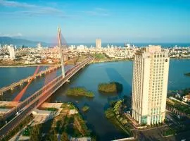 Grand Mercure Danang - 10 minutes to Airport & 200m to Bach Dang Walking street