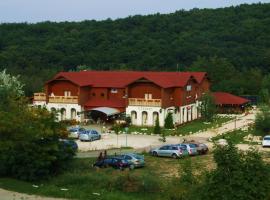 Foto di Hotel: Pollushof Panzió és Étterem