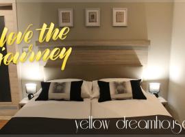 Gambaran Hotel: Yellow Dreamhouse