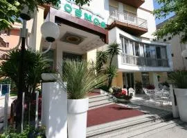 Hotel Cosmos