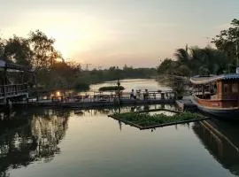 Country Lake View Hotel