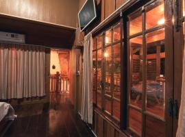 The history cafe' & guesthouse、スコータイのホテル