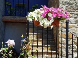 Hotel fotoğraf: Apartamentos La Borda Castillon