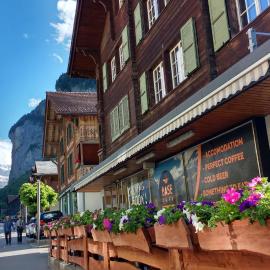 BASE Cafe – hotel w mieście Lauterbrunnen