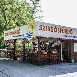 Sziksósfürdő Strand és Kemping、セゲドのホテル