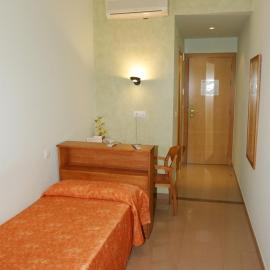 Hotel Fonda Neus, hotel a Sant Sadurní d'Anoia