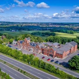 Hogs Back Hotel & Spa Nr Farnham, хотел в Фарнъм