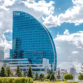 The Blue Sky Hotel and Tower، فندق في أولان باتور