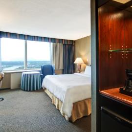 Chateau Lacombe Hotel, хотел в Едмънтън