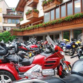 Alps Oriental Wellness HOTEL, hotel em Campodolcino