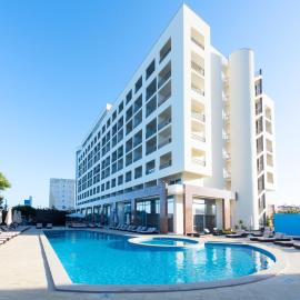 TRYP by Wyndham Lisboa Caparica Mar، فندق في كوستا دا كاباريكا