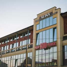 Alina Hotel & Hostel, מלון באוזהורוד