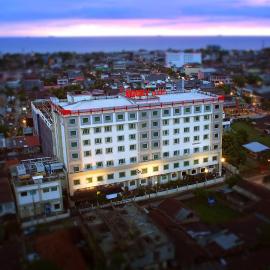 Rocky Plaza Hotel Padang，巴東的飯店
