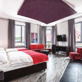 Grand Boutique Hotel - dawny Hotel Kaliski Ratuszowy, хотел в Жепин