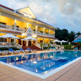 Riviera Hotel & Resort Kep, khách sạn ở Kep