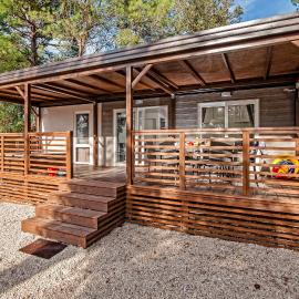 Eurocamp Mobile Homes at Campsite Porton Nature Hideouts, hotel din Rovinj