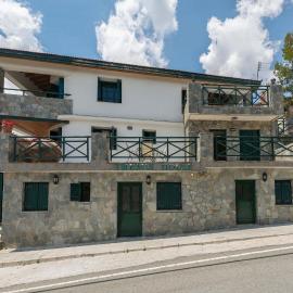 Themis House, מלון בLemithou