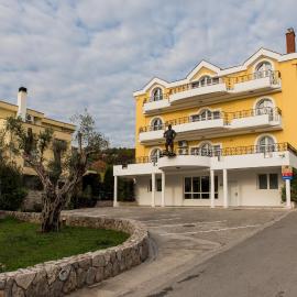 Podgorica में, होटल Hotel Crnogorska Kuća