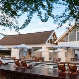 Emanya@Etosha, hotel i Mokuti Lodge