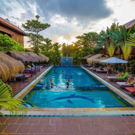 Delux Villa, hotell i Battambang