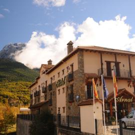 Hotel Arnal, hotel a Escalona