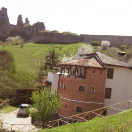 Castle Cottage Bed & Breakfast, khách sạn ở Belogradchik