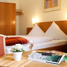 Hotel Rose Heidelberg inklusive Frühstück, Saunanutzung und Parkplätze nach Verfügbarkeit, hotel en Heidelberg