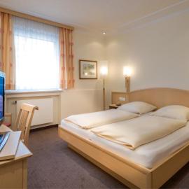Hotel Gasthof zur Post, hotelli Münchenissä