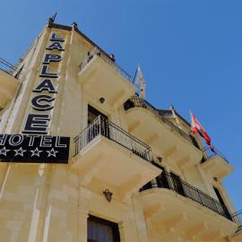 Zahlé में, होटल La Place Hotel