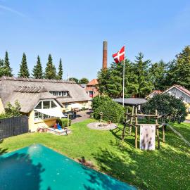 Omme Å Camping & Cottages, hotel u gradu 'Sønder Omme'
