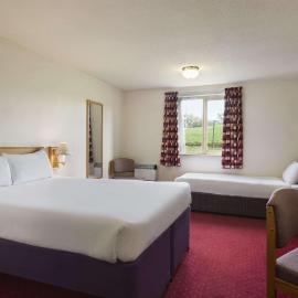 Days Inn Tewkesbury, hotel Strenshamben