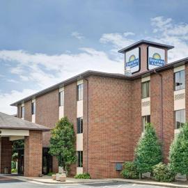 Days Inn & Suites by Wyndham Hickory, hotel v destinácii Hickory