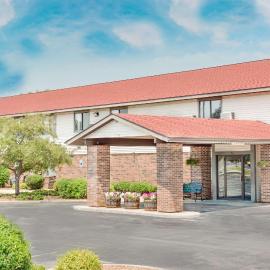 Super 8 by Wyndham Green Bay Near Stadium, hotel in Green Bay