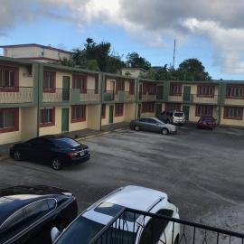 2 BEDROOM / 1 BATH ONLY 9 MILES TO NAVY BASE, hotel Sinajana városában