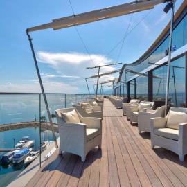 Hotel Beaulac, hotelli kohteessa Neuchâtel