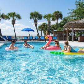 Surf & Sand Hotel - Free Hot Breakfast & Rentals, hotel em Pensacola Beach