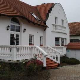 Rozália Vendégház, hotel in Sarród