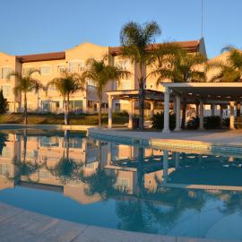 Howard Johnson Resort Spa & Convention Center, hôtel à Merlo