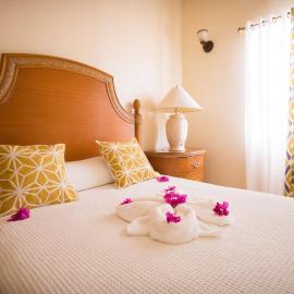 Connie's Comfort Suites، فندق في سانت جونز