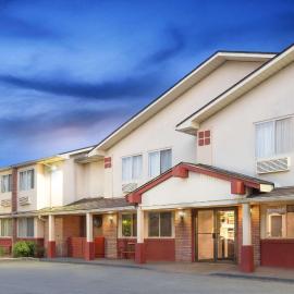 Super 8 by Wyndham Kingston, hotel Kingstonban