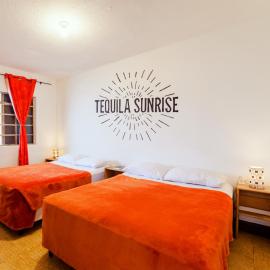 Tequila Sunrise Hostel, hotel em Guatemala