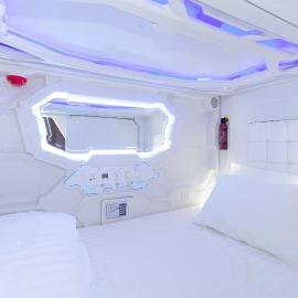 Viesnīca Avagard Capsule Hotel - Suvarnabhumi Airport pilsētā Samutprakana