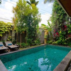 Bali Ayu Hotel & Villas 10 Minutes Walking Distance to the Beach、スミニャックのホテル