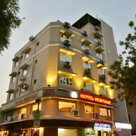 Hotel Heritage - Near Navrangpura – hotel w mieście Ahmadabad