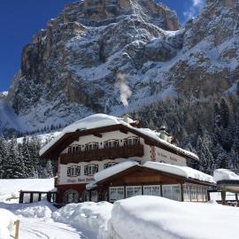 Rifugio Monti Pallidi,位于卡纳泽伊的酒店