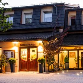 Hotel Relax, хотел в Кенти