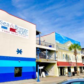 Sea and Breeze Hotel and Condo โรงแรมในไทบีไอส์แลนด์