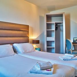 Adonis Hotel Bayonne, отель в городе Байонна