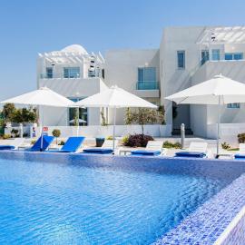 Blue Diamond Beach Villas, מלון בפאפוס