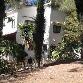 Kampi Double Storey House in the Village, hotel a Nicòsia
